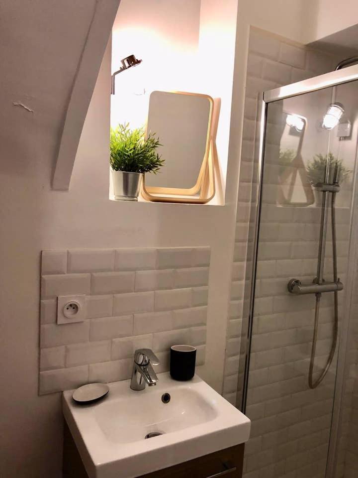 Functional Studio In Parigi Esterno foto